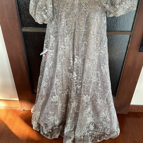 Mac Duggal EMBELLISHED PLUNGE NECK PUFF SLEEVE A LINE GOWN size 10 $798 Mocha - Picture 12 of 12